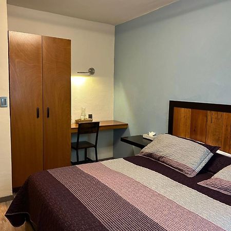 El Salto De Camela Hostal Uruapan  外观 照片