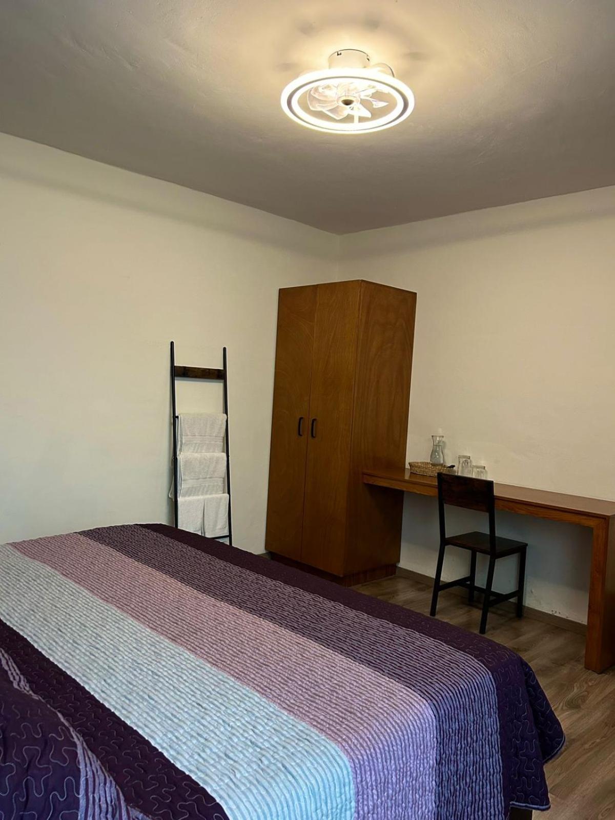 El Salto De Camela Hostal Uruapan  客房 照片
