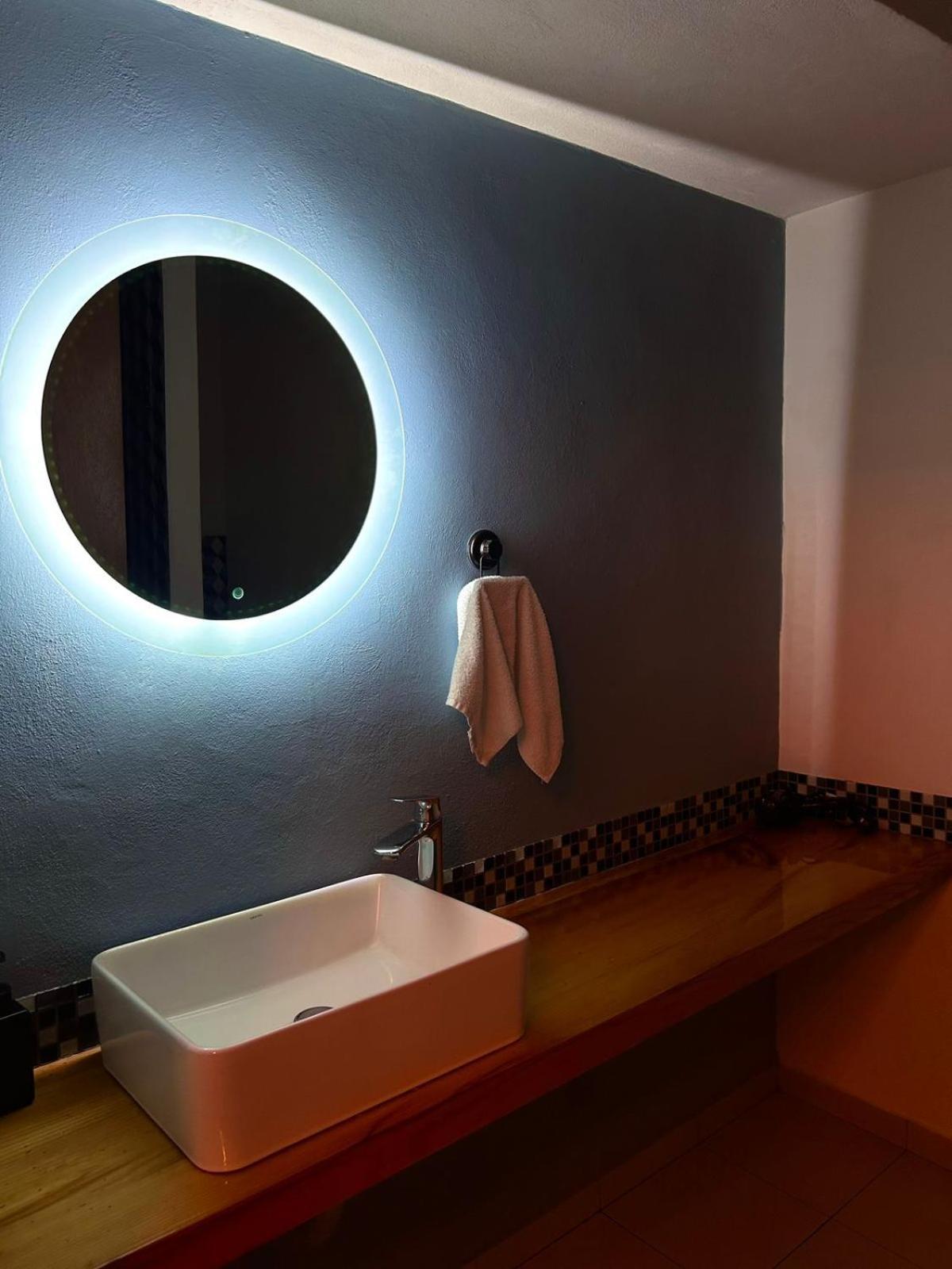 El Salto De Camela Hostal Uruapan  外观 照片